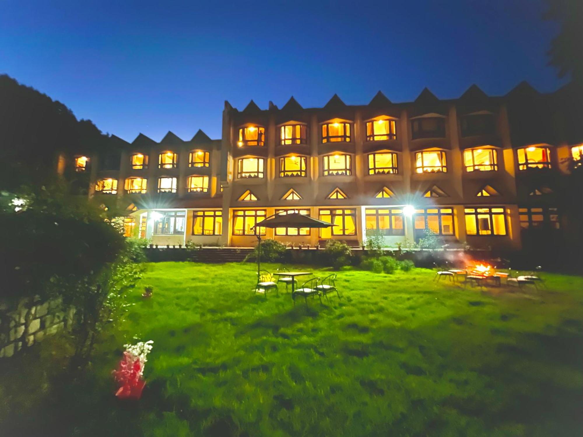 Sagar Resort !! Mountain View ! Luxury Stay ! Family Resort ! Private Parking ! Near Mall Road Manali  Exterior photo